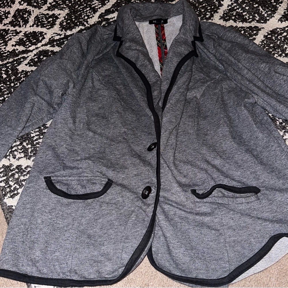 Gently used Torrid size 2 blazer.
